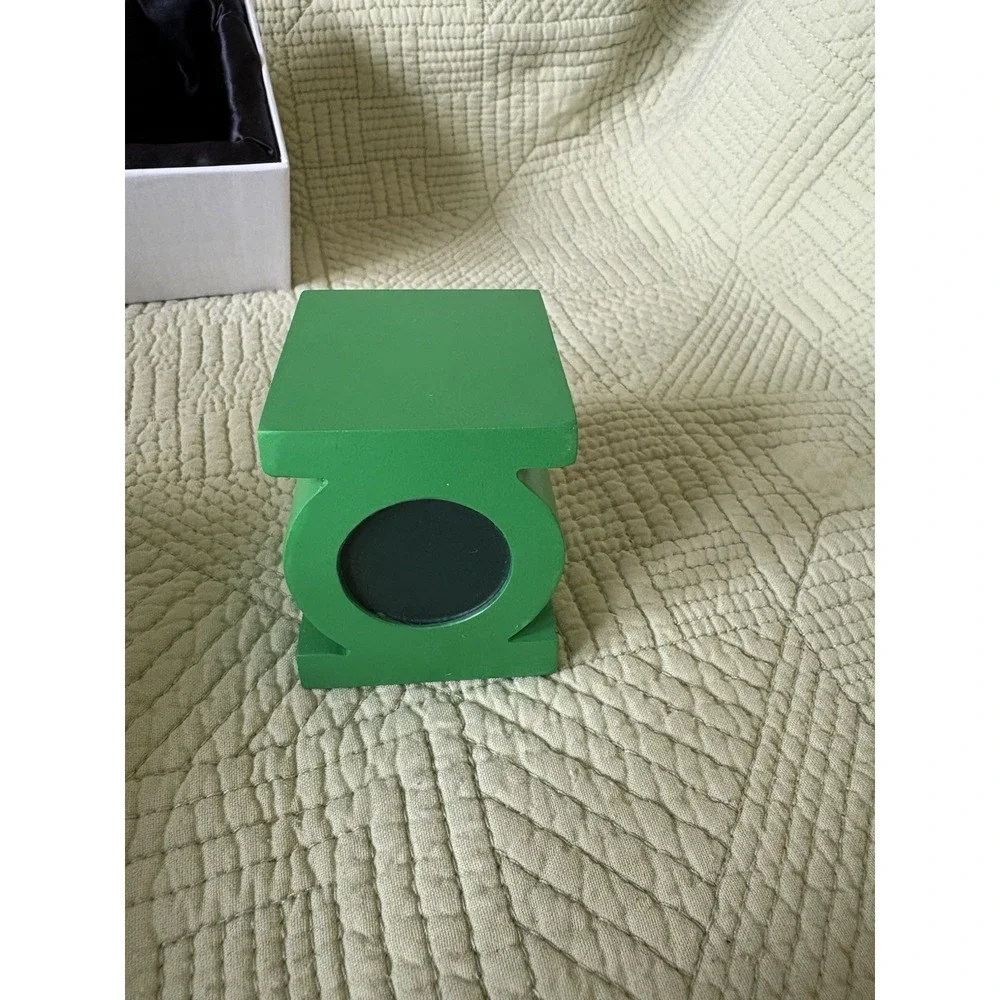 NECA Green Lantern Sculpted Resin Symbol Paperweight DC Comics 2011 w/ Box